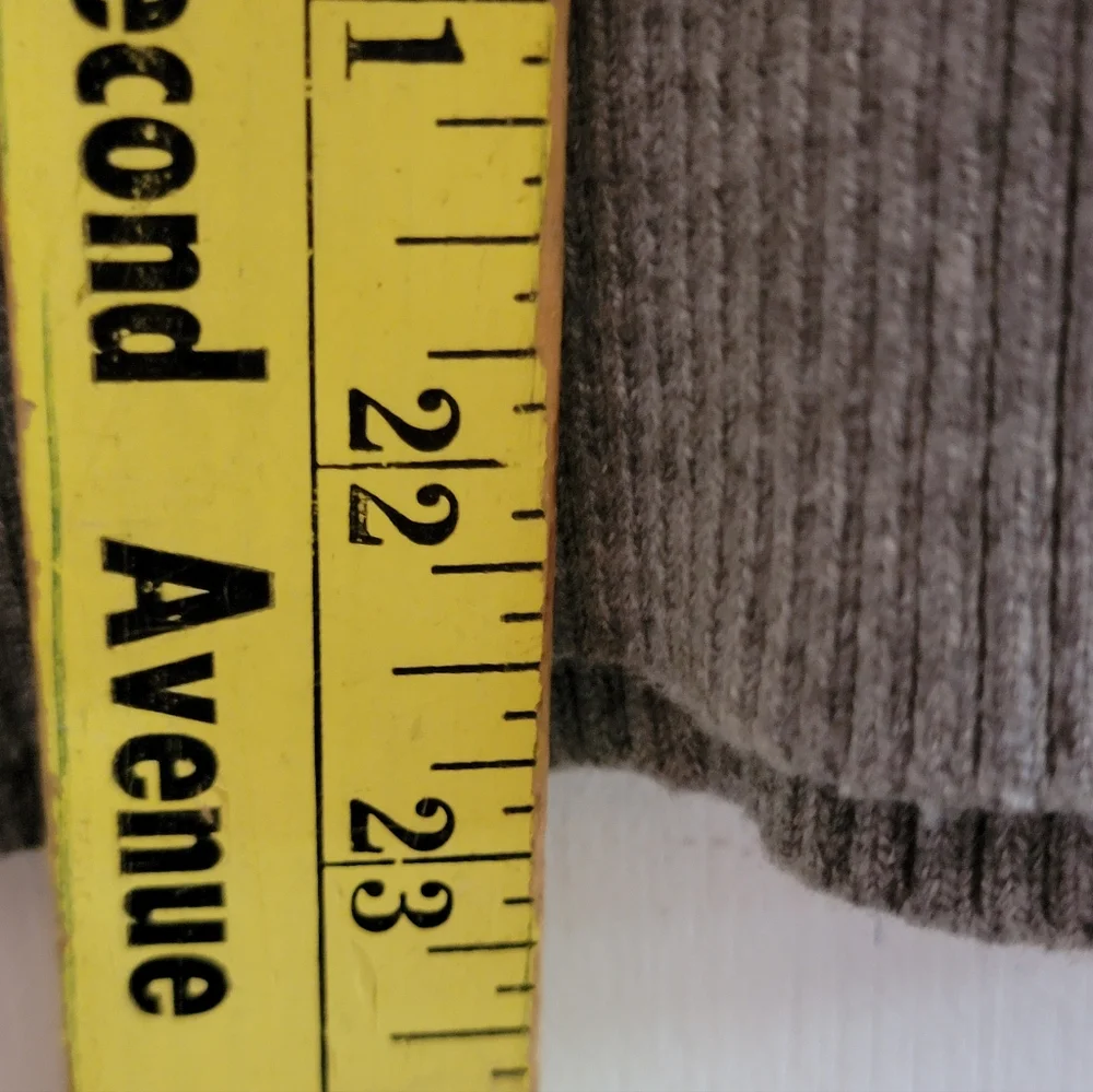 Gray and White Leopard Sweater Size Small - Picture 7 of 7
